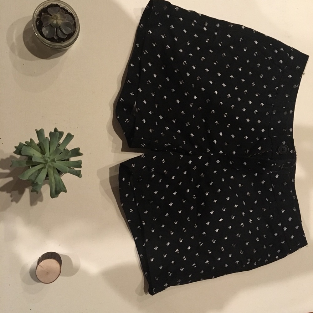 Mid-length patterned navy shorts